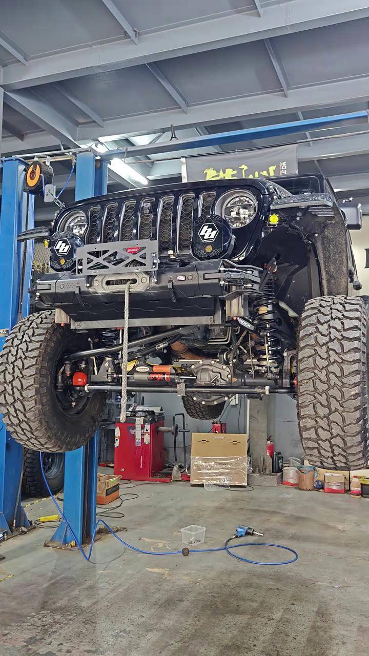 升级爱车防护力 全铝合金底盘护板与前后拖车钩的完美组合